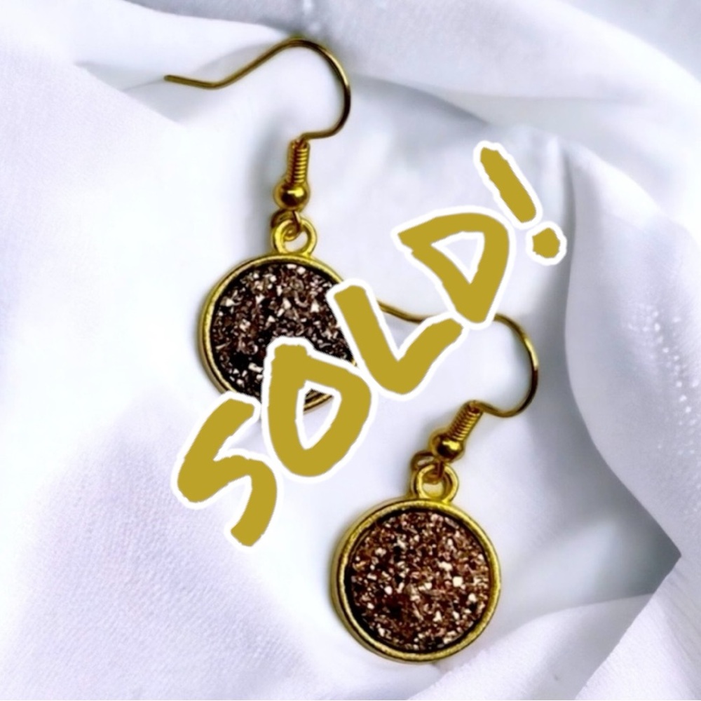 CIRCULAR GLITTER HANGING EARRING, GOLD SETTING, SHIMMERY COCO GLITTER - Picture 1 of 11